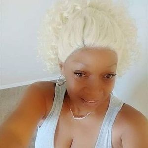 Meet your Posher, Goldie